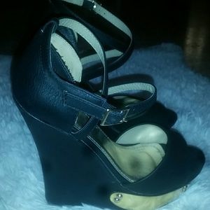 Black Wedges